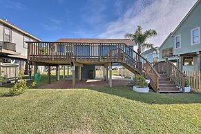Steps to Sand: Galveston Beach Bungalow!