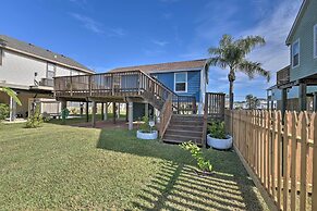 Steps to Sand: Galveston Beach Bungalow!