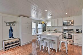 Steps to Sand: Galveston Beach Bungalow!