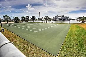 1/4 Mi to Beach: Canal-view Home in Galveston!