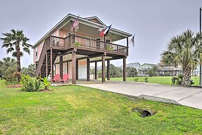 1/4 Mi to Beach: Canal-view Home in Galveston!