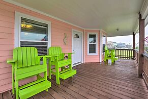 1/4 Mi to Beach: Canal-view Home in Galveston!
