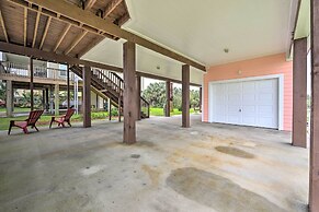 1/4 Mi to Beach: Canal-view Home in Galveston!