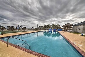 1/4 Mi to Beach: Canal-view Home in Galveston!