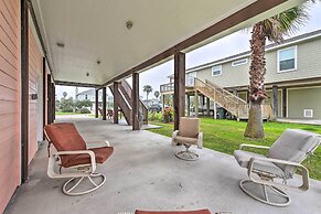 1/4 Mi to Beach: Canal-view Home in Galveston!