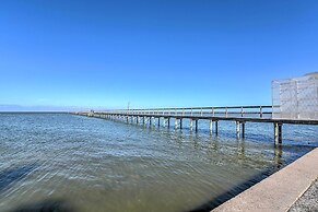 1/4 Mi to Beach: Canal-view Home in Galveston!