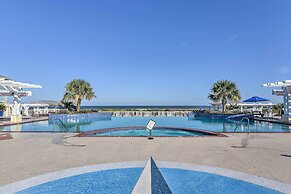 Gulf View + Beach Access: Galveston Resort Condo!