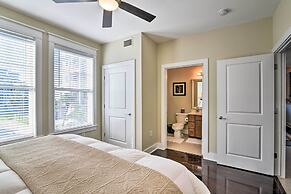 Gulf View + Beach Access: Galveston Resort Condo!