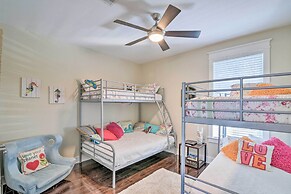 Gulf View + Beach Access: Galveston Resort Condo!