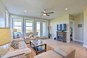 Gulf View + Beach Access: Galveston Resort Condo!