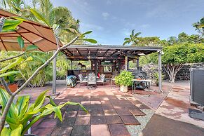 Kailua-kona Home w/ Tropical Bar: Walk to Beach!