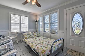Galveston Cottage w/ Deck: Walk to Beach!