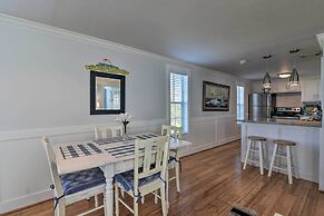 Galveston Cottage w/ Deck: Walk to Beach!