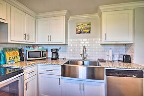 Galveston Cottage w/ Deck: Walk to Beach!