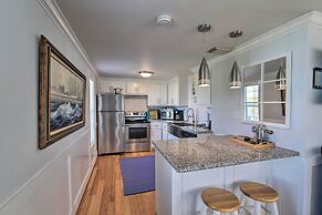 Galveston Cottage w/ Deck: Walk to Beach!