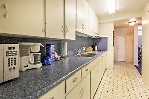 Vintage Galveston Apt < 1/2 Mi to Porretto Beach!