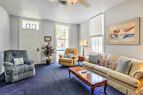 Vintage Galveston Apt < 1/2 Mi to Porretto Beach!