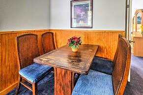 Vintage Galveston Apt < 1/2 Mi to Porretto Beach!