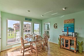 1 Block to Beach: Family Getaway in Galveston!