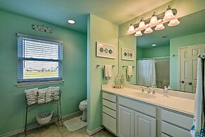 1 Block to Beach: Family Getaway in Galveston!