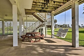 1 Block to Beach: Family Getaway in Galveston!