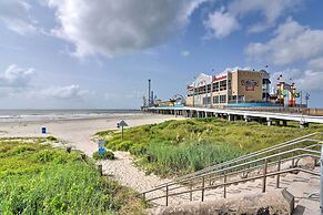 Bright Galveston Bungalow: 1/2 Mi to Pleasure Pier