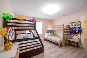 Bright Galveston Bungalow: 1/2 Mi to Pleasure Pier