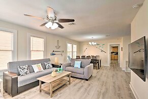 Bright Galveston Bungalow: 1/2 Mi to Pleasure Pier