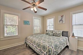 Bright Galveston Bungalow: 1/2 Mi to Pleasure Pier