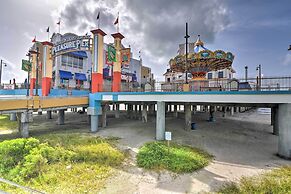 Bright Galveston Bungalow: 1/2 Mi to Pleasure Pier