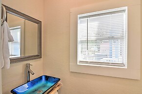 Bright Galveston Bungalow: 1/2 Mi to Pleasure Pier