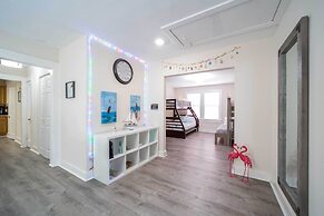 Bright Galveston Bungalow: 1/2 Mi to Pleasure Pier