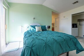 Balcony & Pool Access: Condo in Galveston!