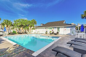 Balcony & Pool Access: Condo in Galveston!