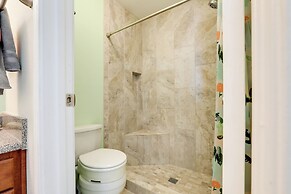 Balcony & Pool Access: Condo in Galveston!