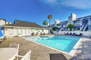 Balcony & Pool Access: Condo in Galveston!