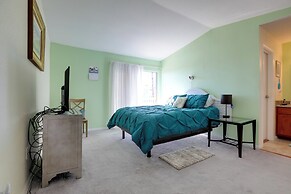 Balcony & Pool Access: Condo in Galveston!