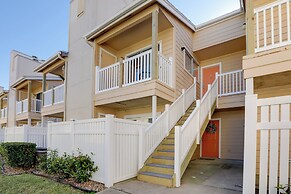 Balcony & Pool Access: Condo in Galveston!