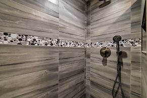 Condo w/ Lanai at Beginning of Road to Hana!