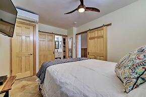 Condo w/ Lanai at Beginning of Road to Hana!