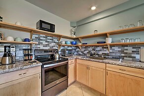 Condo w/ Lanai at Beginning of Road to Hana!