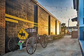 Retro-style Studio in Historic Downtown Home!