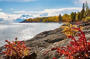 Heart of Superior Lake Cabin: 15 Mi to Lutsen Mtn!