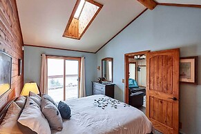Heart of Superior Lake Cabin: 15 Mi to Lutsen Mtn!