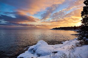 Heart of Superior Lake Cabin: 15 Mi to Lutsen Mtn!