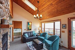 Heart of Superior Lake Cabin: 15 Mi to Lutsen Mtn!