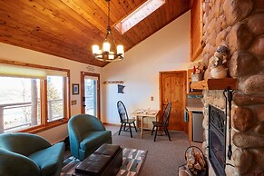 Heart of Superior Lake Cabin: 15 Mi to Lutsen Mtn!