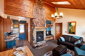 Heart of Superior Lake Cabin: 15 Mi to Lutsen Mtn!