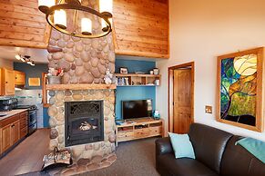 Heart of Superior Lake Cabin: 15 Mi to Lutsen Mtn!