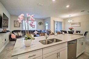 Disney-area Townhome w/ Lanai & Resort Amenities!